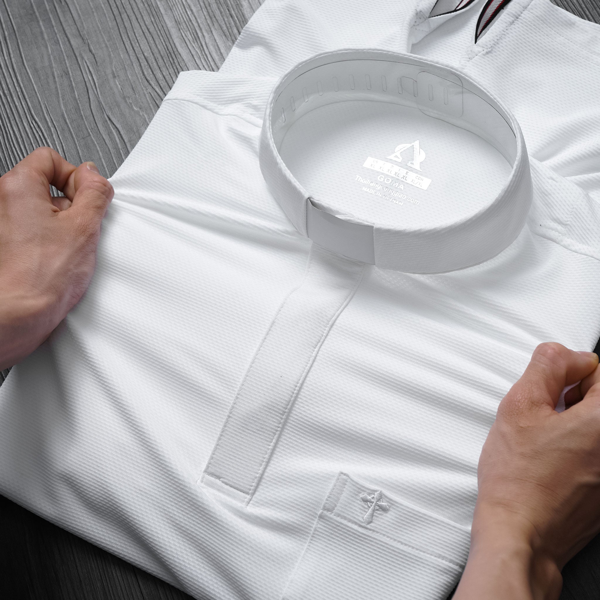 Wrinkle-Free Clergy Collar T-Shirt – Breathable & Comfortable